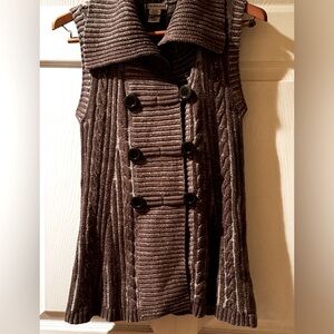 Stunning Detail on HANNAH Brown Cable Knit Sleeveless Sweater Double Button Vest